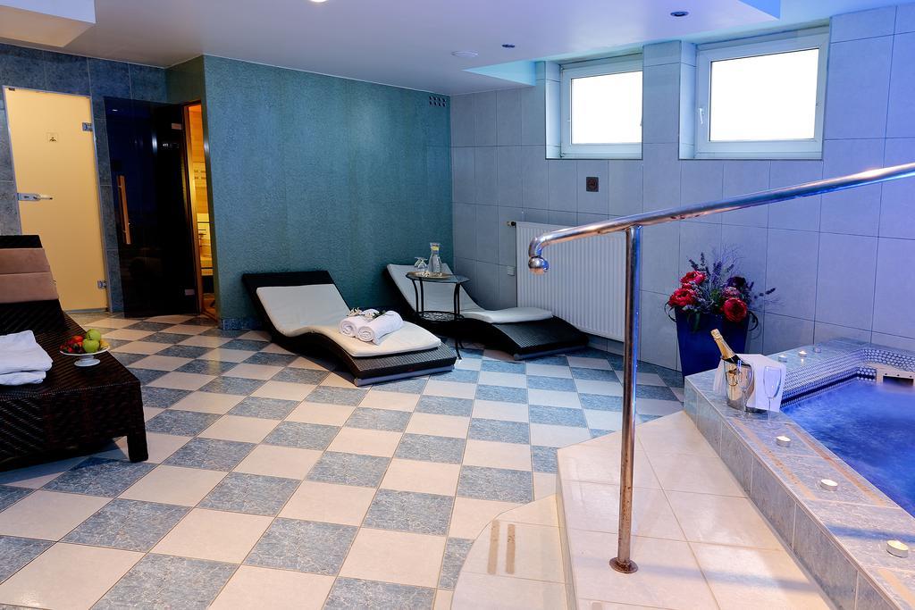 Gostilna In Motel Pri Lesniku マリボル エクステリア 写真