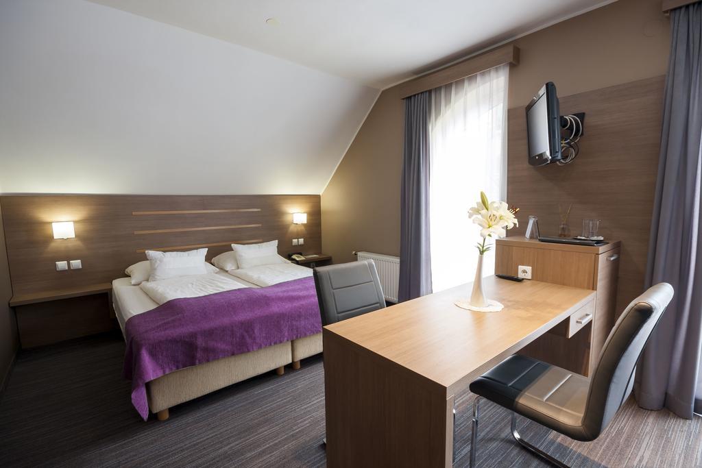 Gostilna In Motel Pri Lesniku マリボル エクステリア 写真